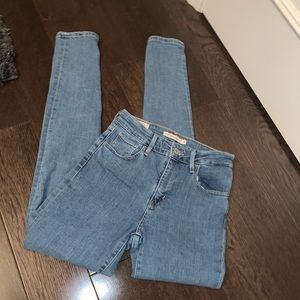 Levi's 721 HighRise Skinny Jeans